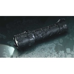 (20768) LINTERNA POLYSTEEL 600 4 AA, 620 LUMENS, 250 MTS ALC.